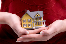 House_in_hands House_in_hands